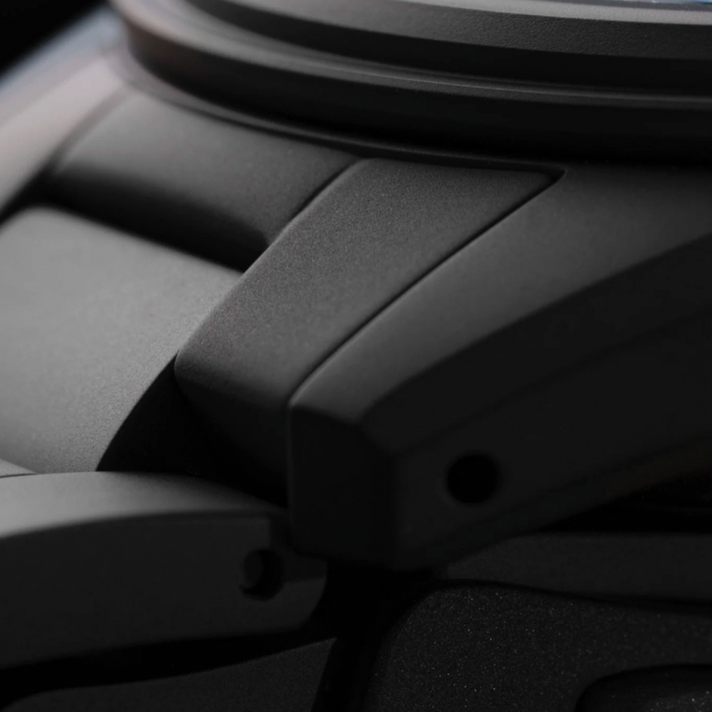 Sector II Field Titanium Sequoia 38mm - Green on Bracelet