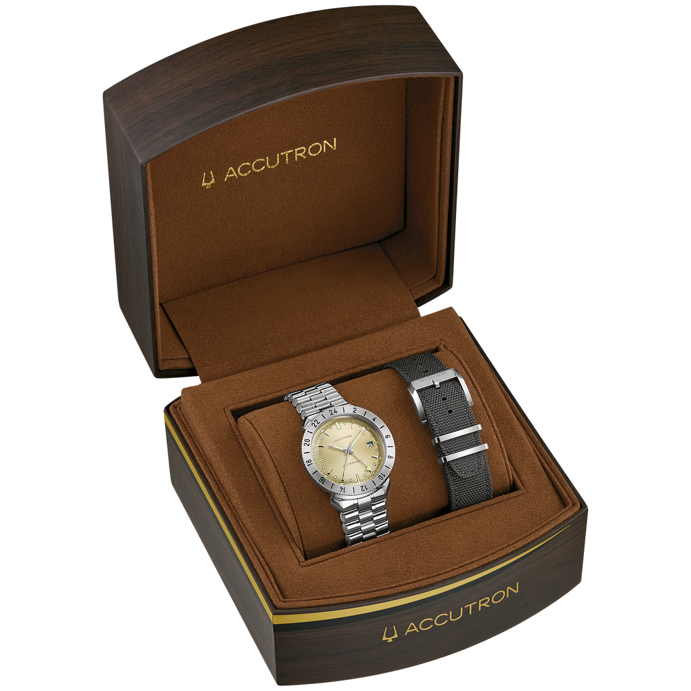 Astronaut LTi Titanium 41mm - Champagne on Bracelet w/ Extra Strap