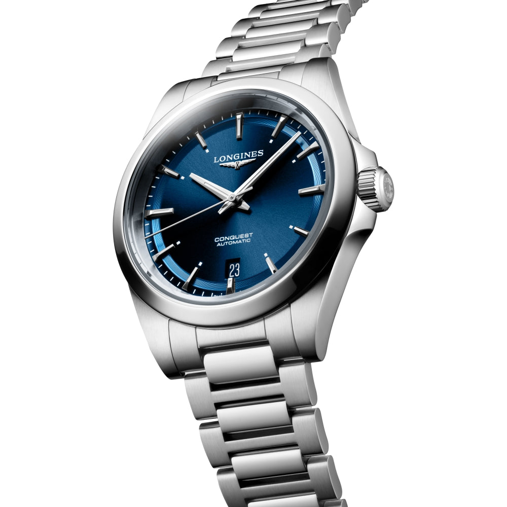 Conquest 38mm - Blue on Bracelet