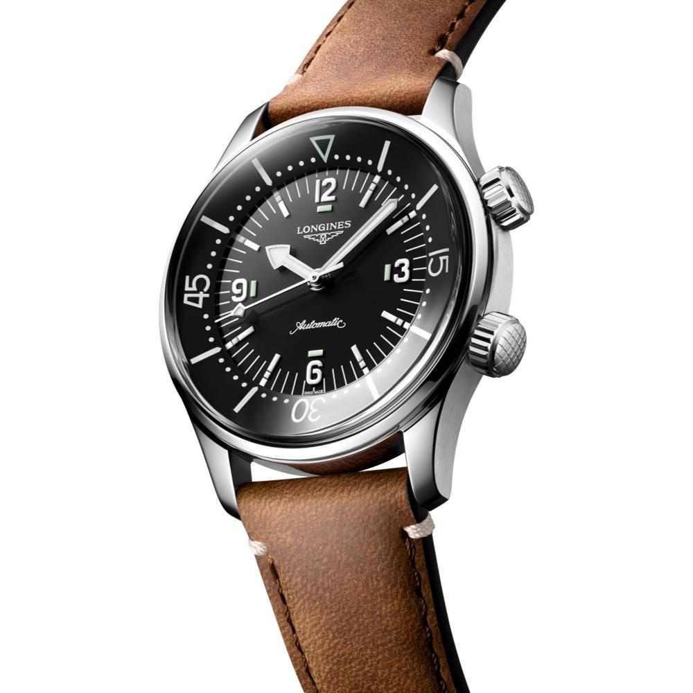 Legend Diver 39mm - Black on Leather Strap