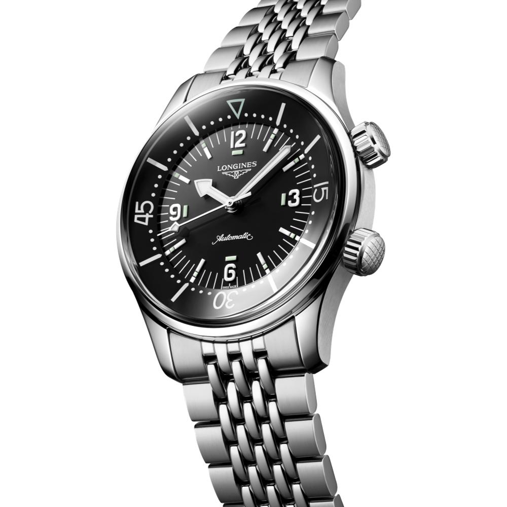 Legend Diver 39mm - Black on Bracelet