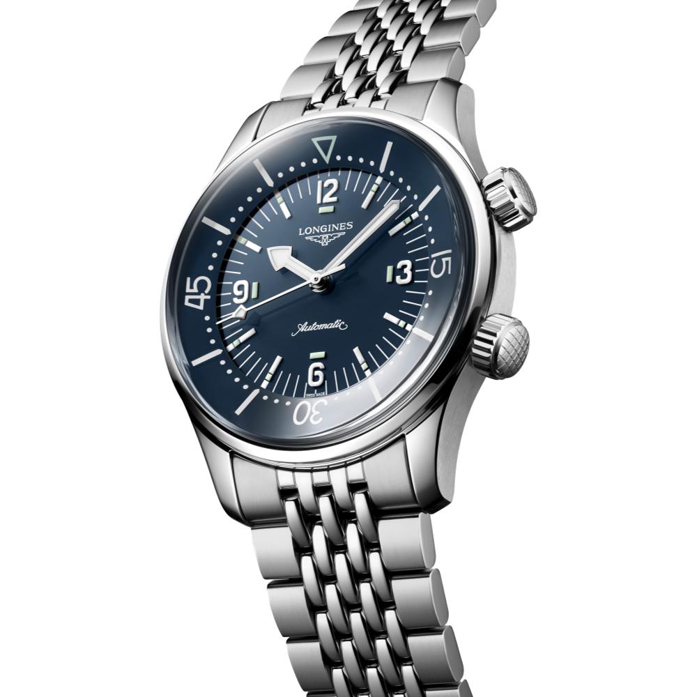 Legend Diver 39mm - Blue on Bracelet