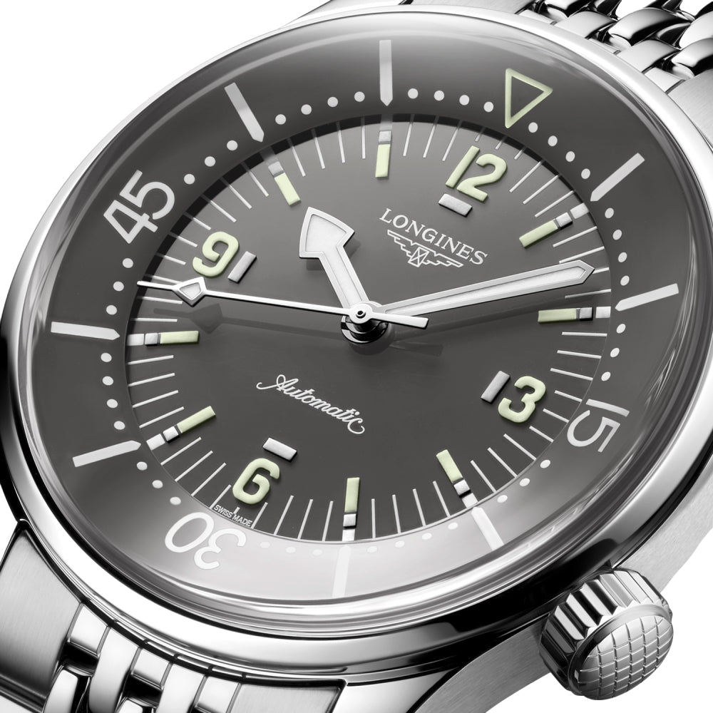 Legend Diver 39mm - Anthracite on Bracelet
