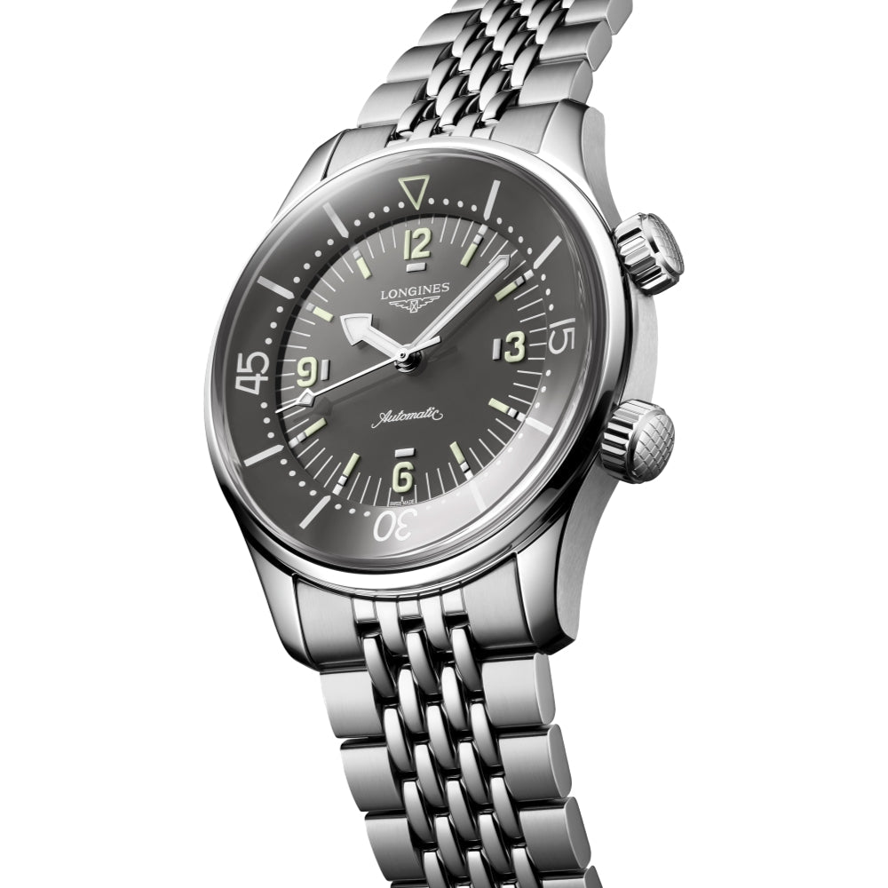 Legend Diver 39mm - Anthracite on Bracelet