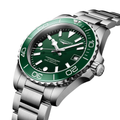 HydroConquest 39mm - Green on Bracelet