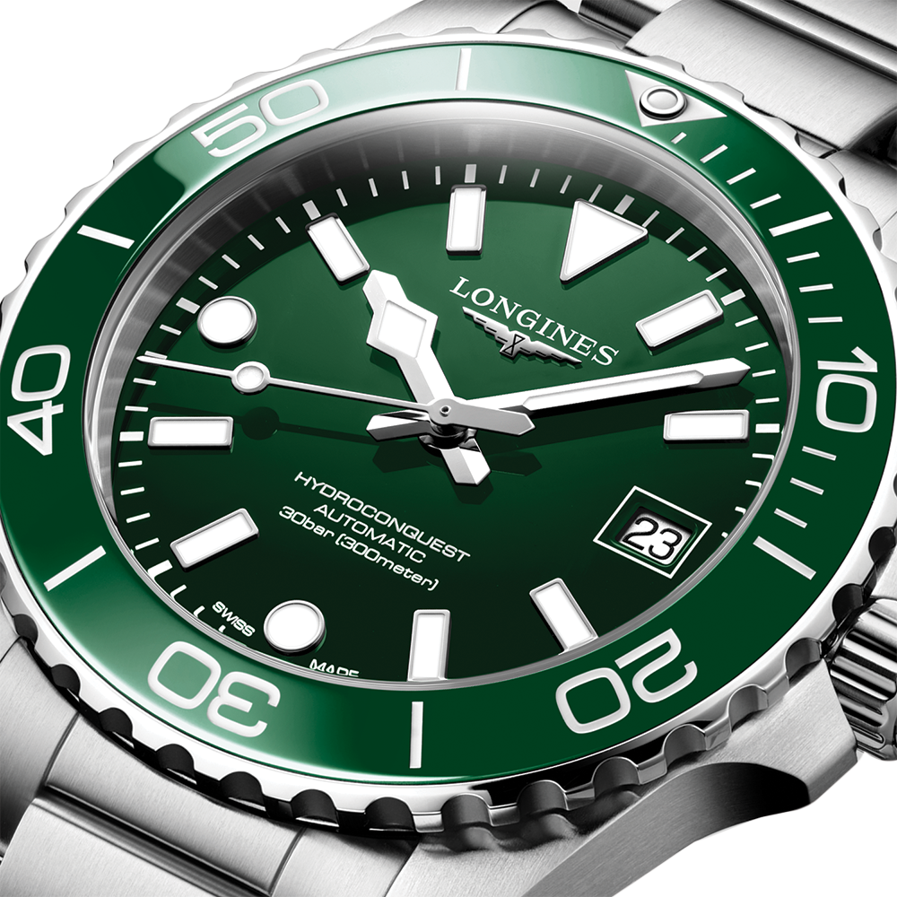 HydroConquest 39mm - Green on Bracelet