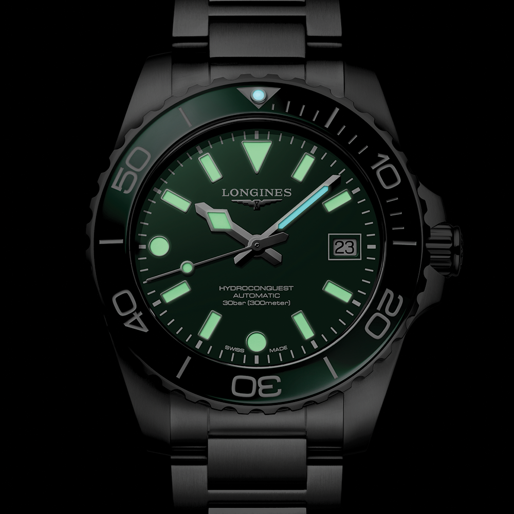 HydroConquest 39mm - Green on Bracelet