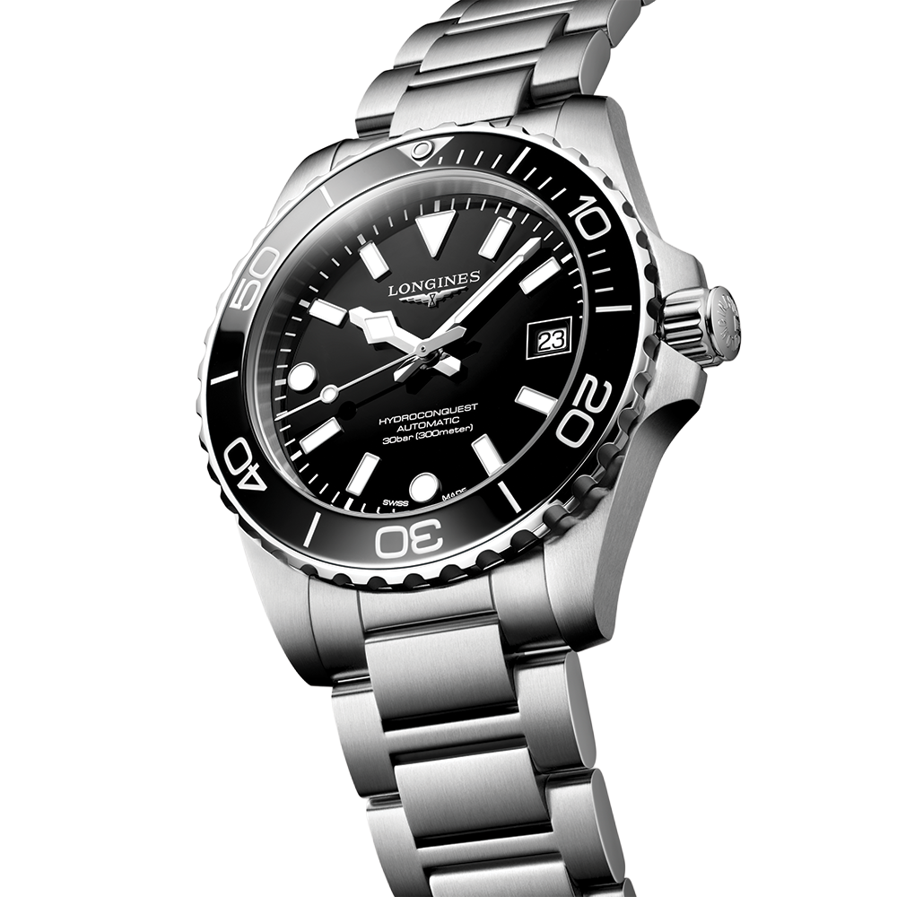 HydroConquest 39mm - Black on Bracelet