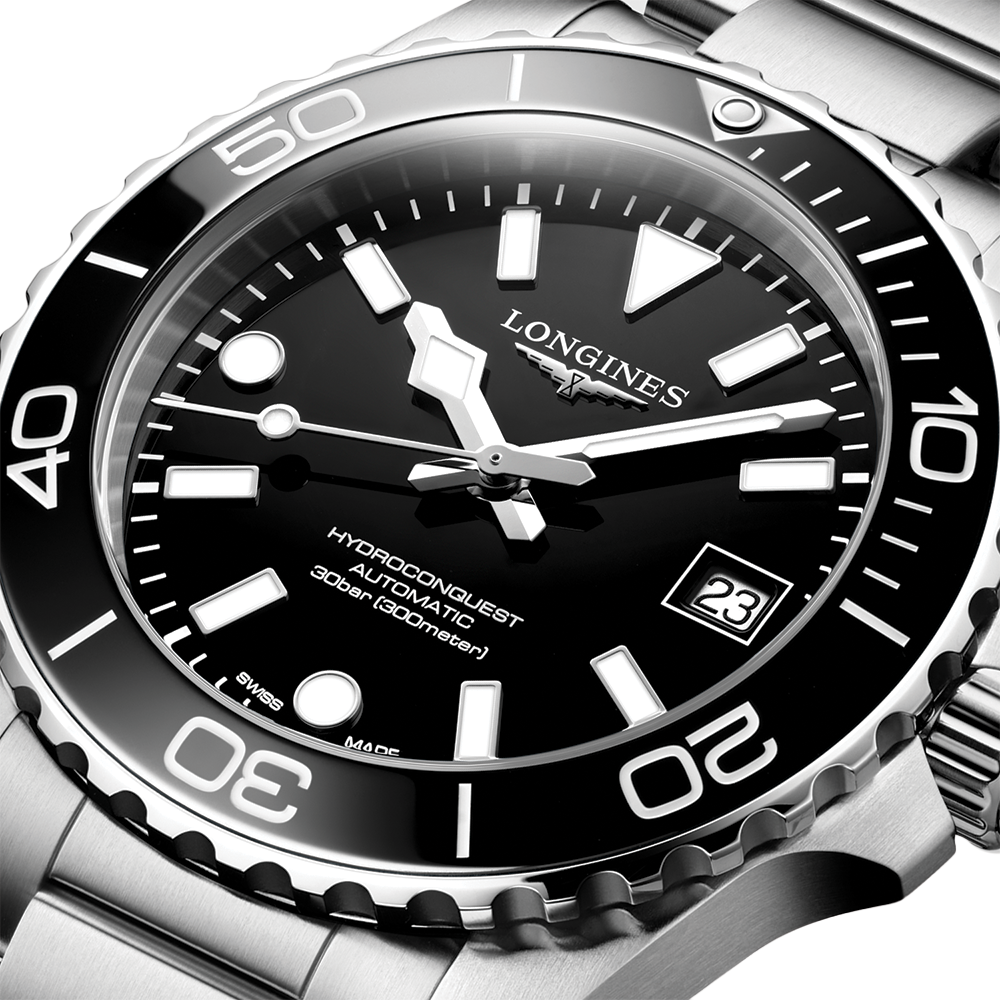 HydroConquest 39mm - Black on Bracelet