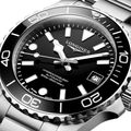 HydroConquest 39mm - Black on Bracelet