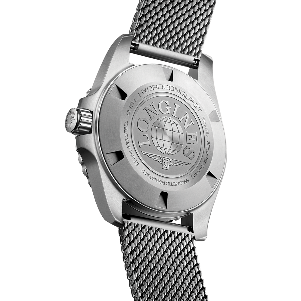 HydroConquest 39mm - Black on Mesh Bracelet