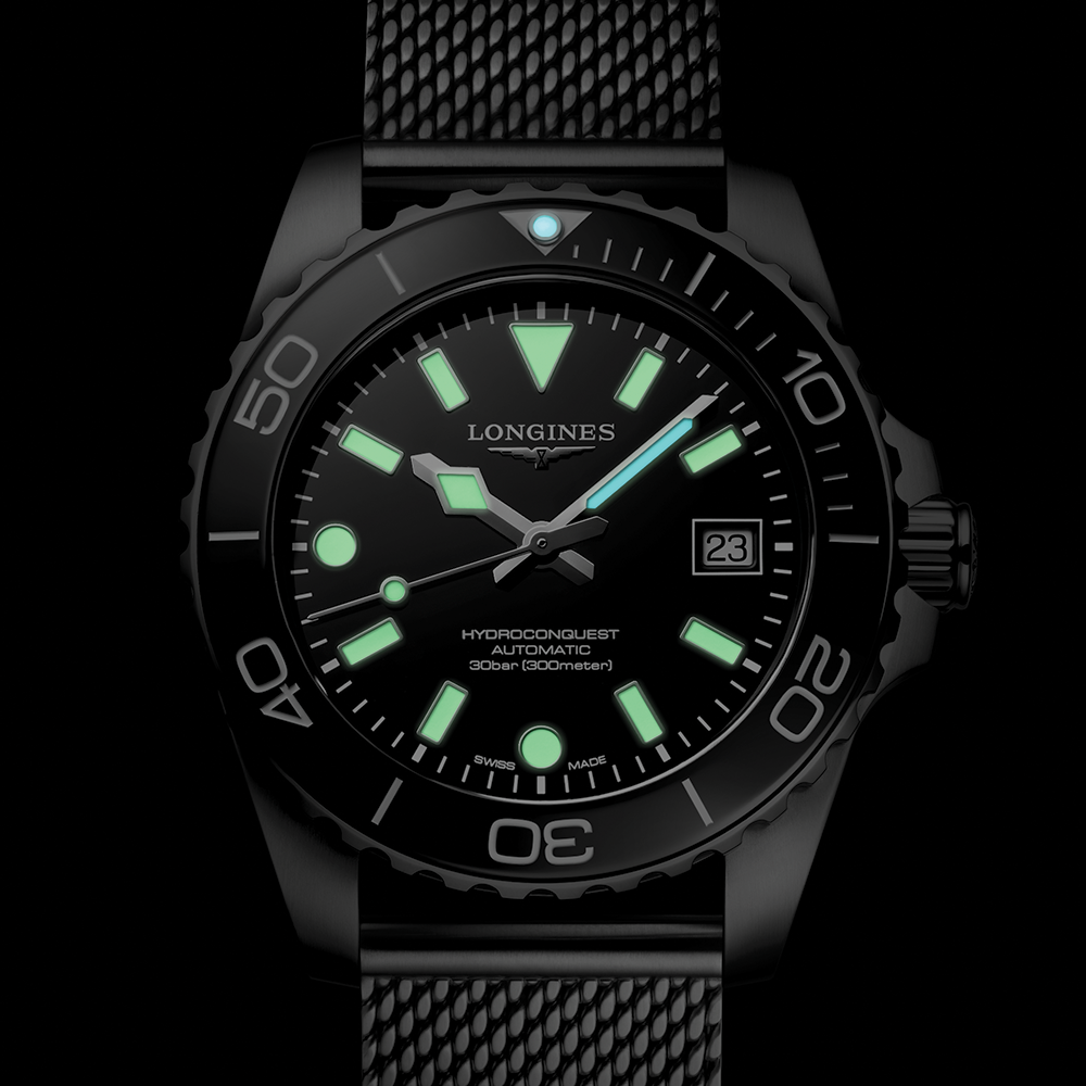 HydroConquest 39mm - Black on Mesh Bracelet