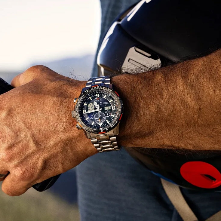 Promaster Skyhawk A-T Atomic Timekeeping Super Titanium™ 45mm - Black on Bracelet