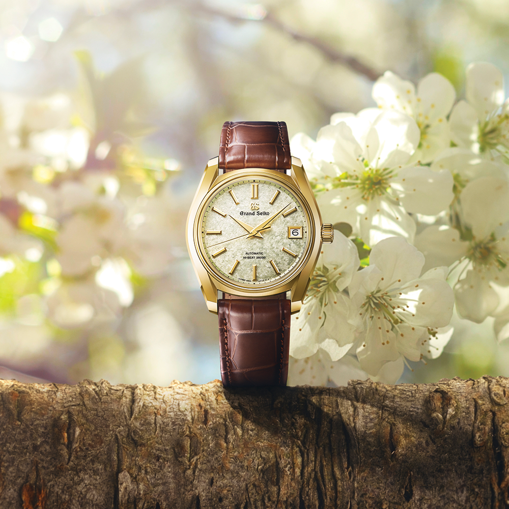 SBGH376 Heritage Hi-Beat 18K Yellow Gold 38mm - Green on Leather Strap