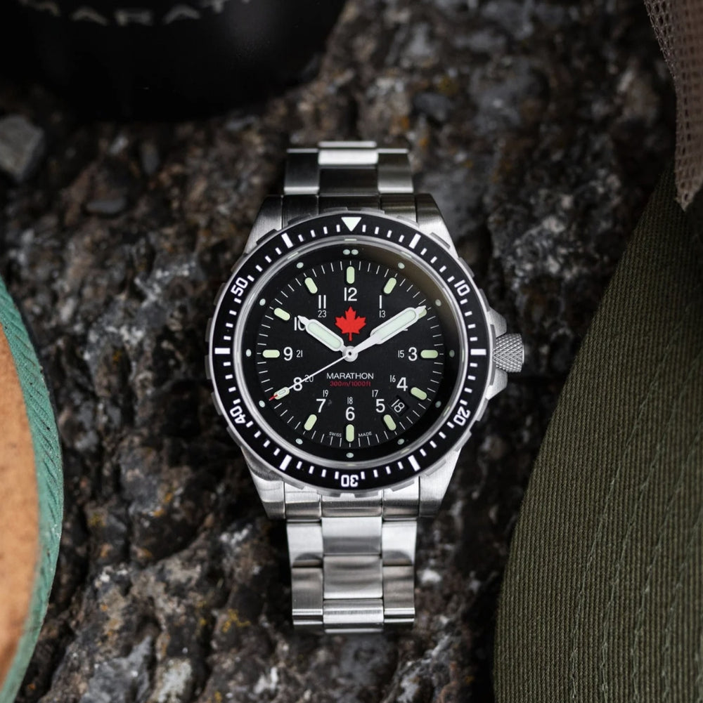 JSAR® Red Maple MaraGlo Diver's Quartz Type II 46mm - Black on Bracelet