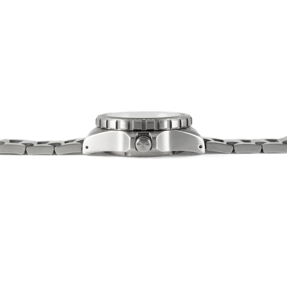 JSAR® Red Maple MaraGlo Diver's Quartz Type II 46mm - Black on Bracelet