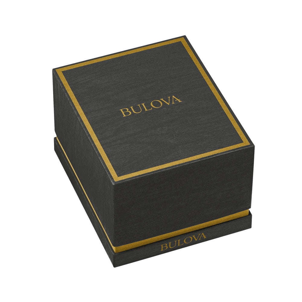 Classic Sutton Square 23mm - Silver-White on Bracelet