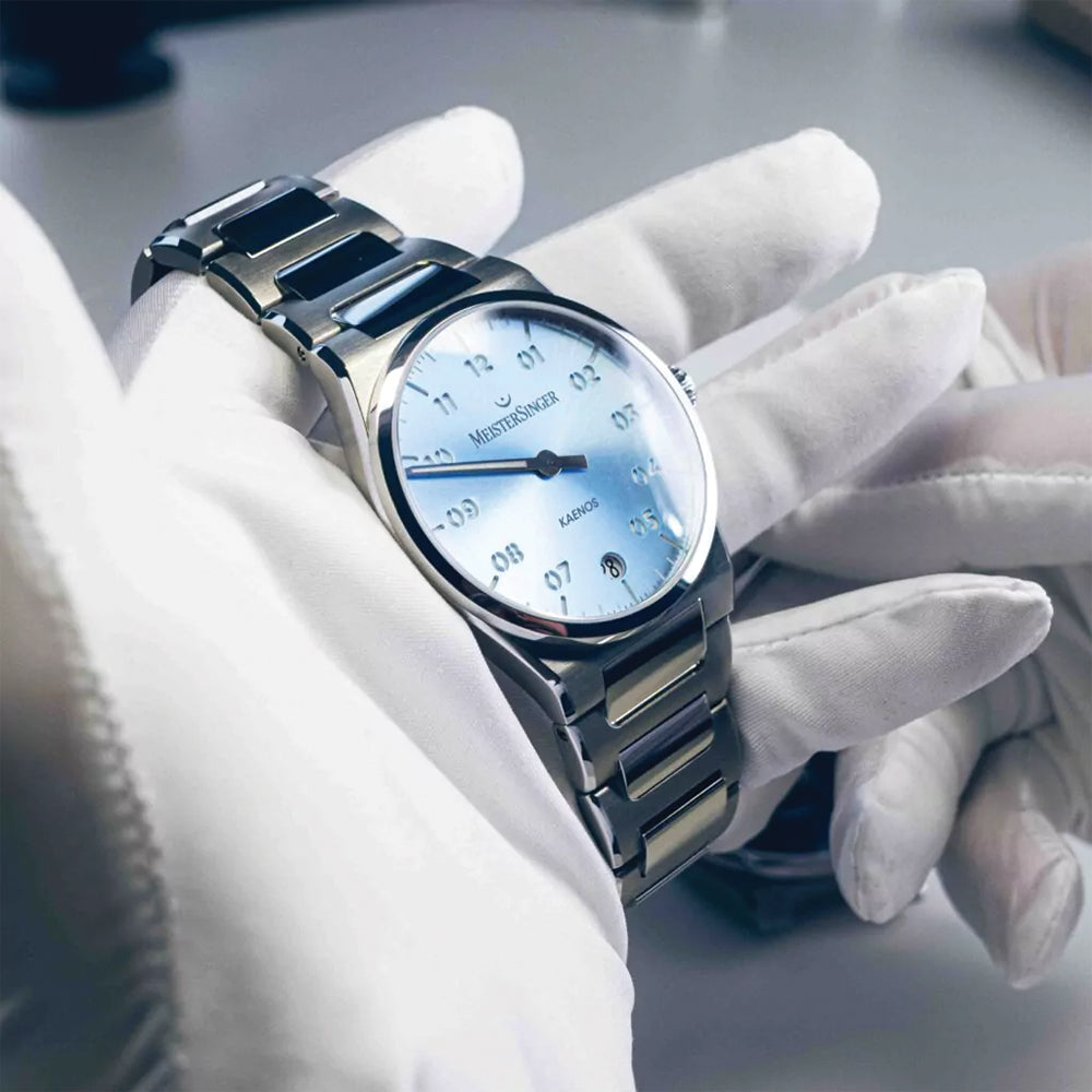 Kaenos 40mm - Ice Blue on Bracelet