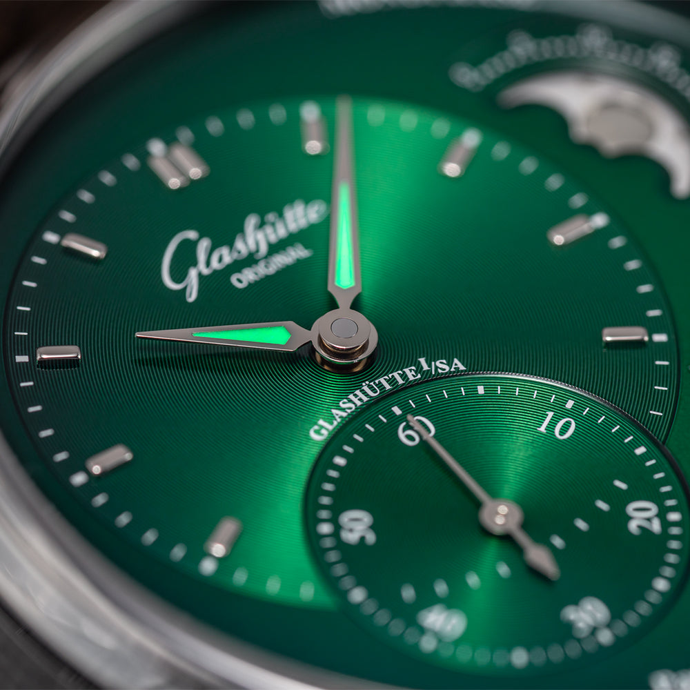 PanoMaticLunar 40mm - Green on Strap