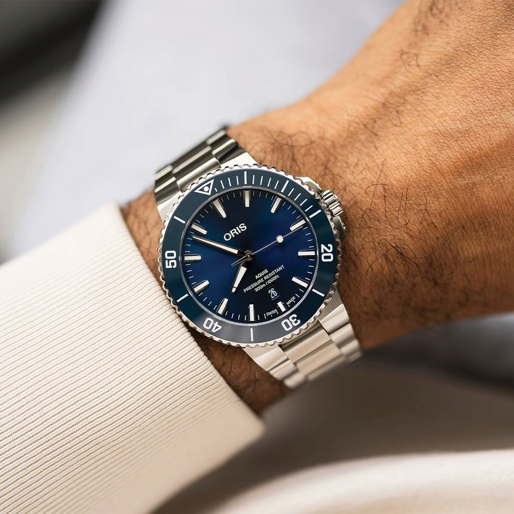 Aquis Date 43.5mm - Blue on Bracelet