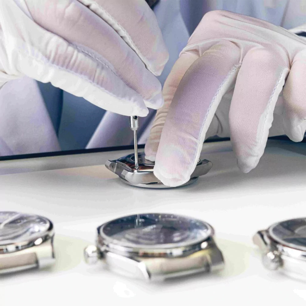 Kaenos Open Date 40mm - Grey on Bracelet