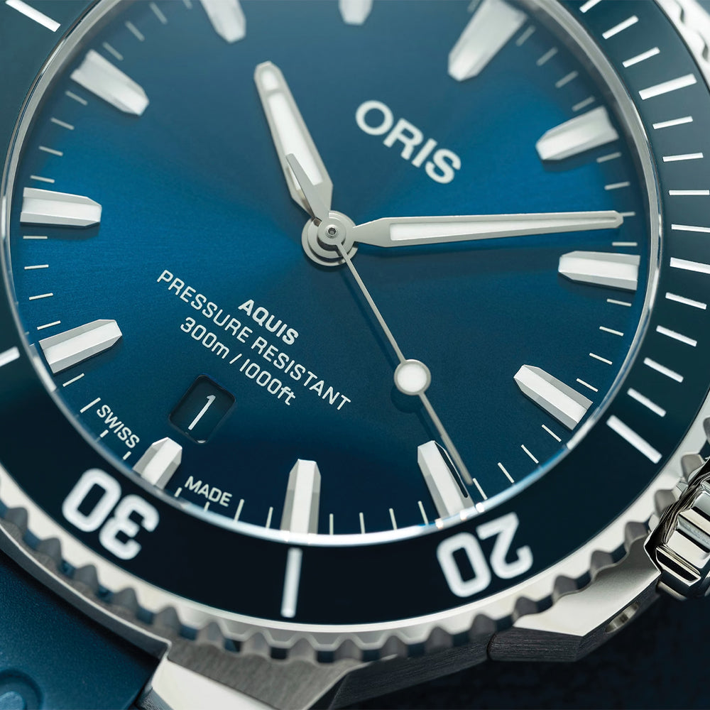 Aquis Date 41.5mm - Blue on Rubber Strap
