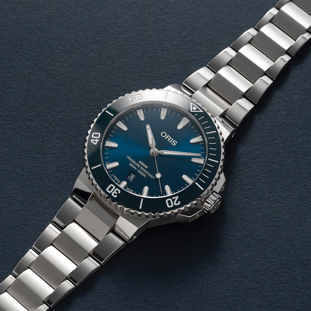 Aquis Date 43.5mm - Blue on Bracelet