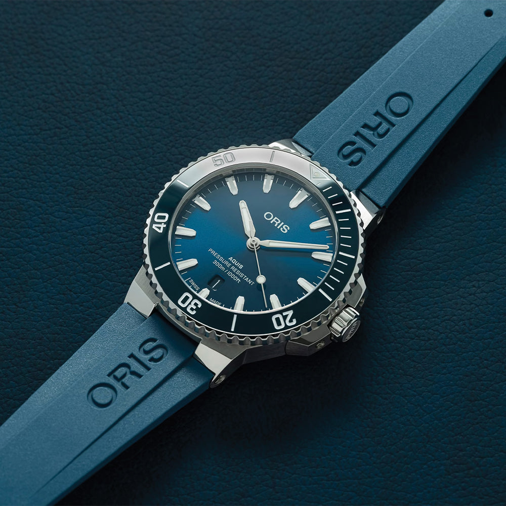 Aquis Date 41.5mm - Blue on Rubber Strap