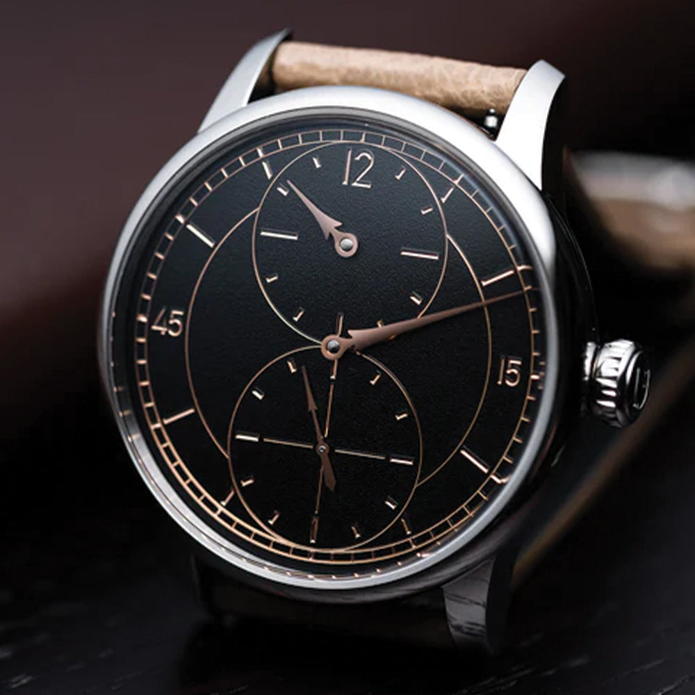 Le Régulateur Gravé Noir 39mm - Black on Leather Strap