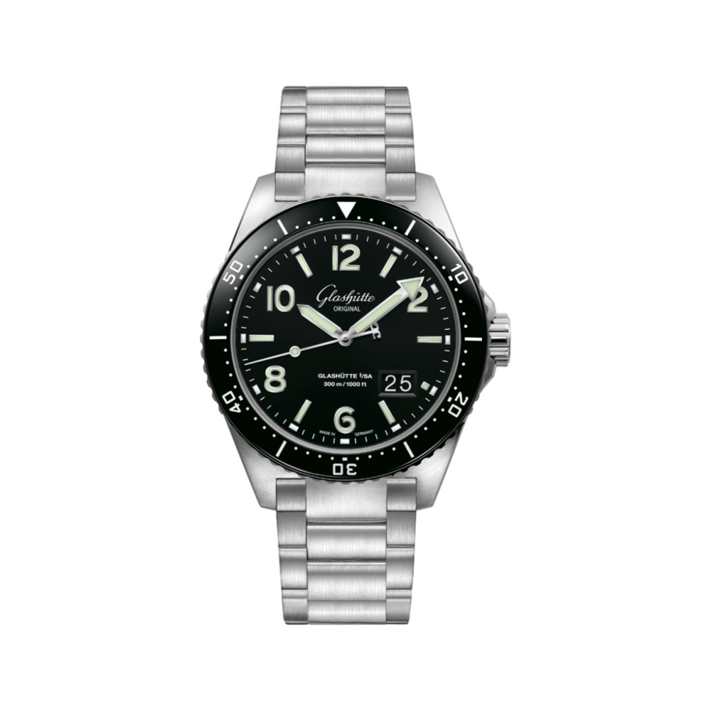 SeaQ Panorama Date 43mm - Galvanized Black on Bracelet