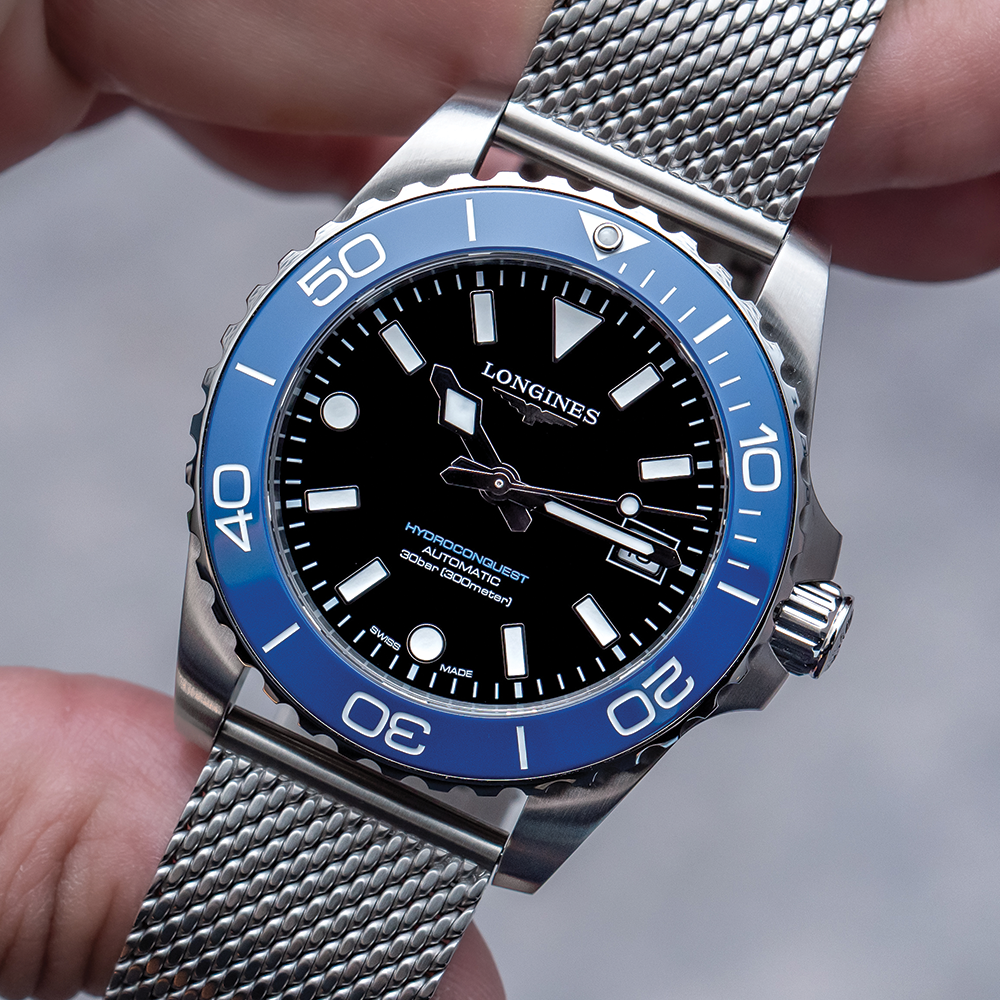 HydroConquest 39mm - Black, Blue Bezel on Mesh Bracelet