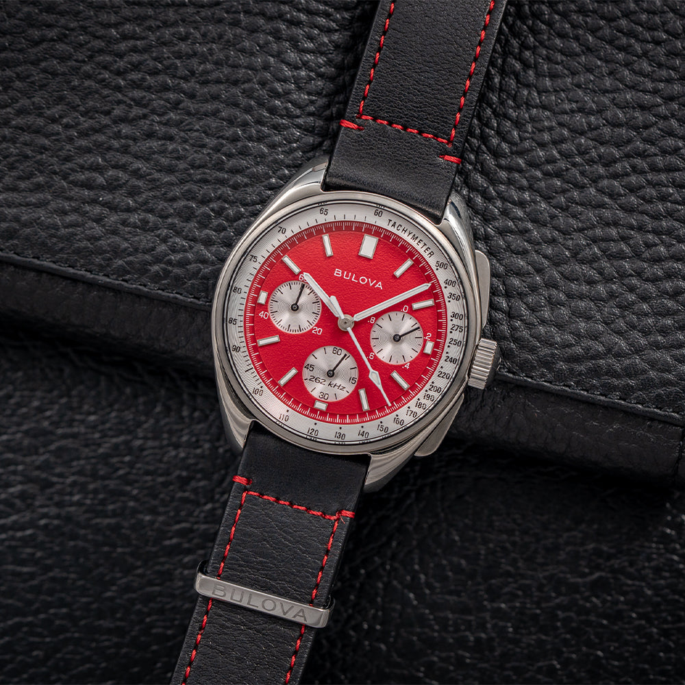 Lunar Pilot "Blood Moon" 43.5mm - on Bracelet