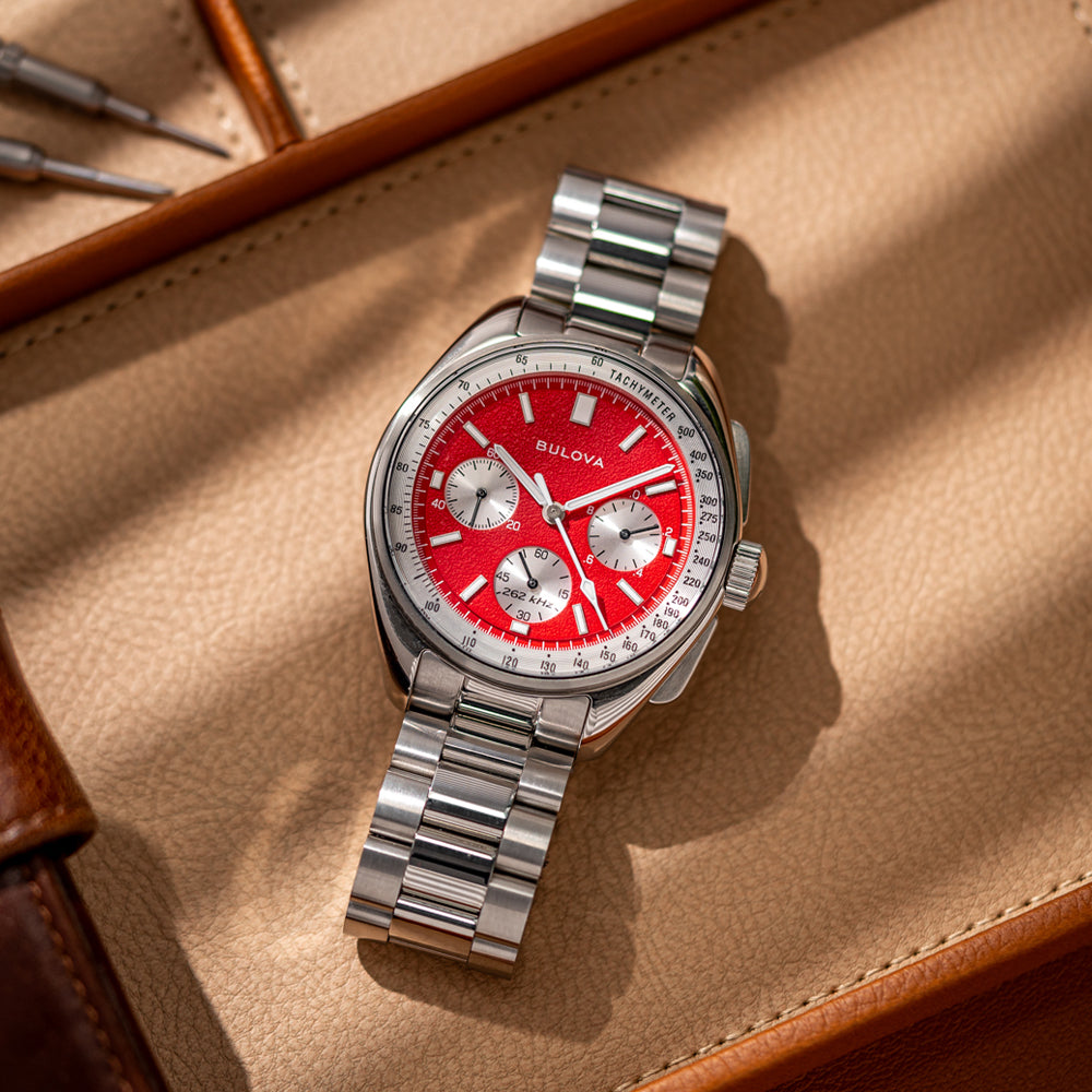 Lunar Pilot "Blood Moon" 43.5mm - on Bracelet