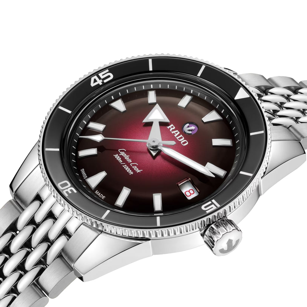 Captain Cook Automatic 39mm - Red on Bracelet w/ Two Extra Straps