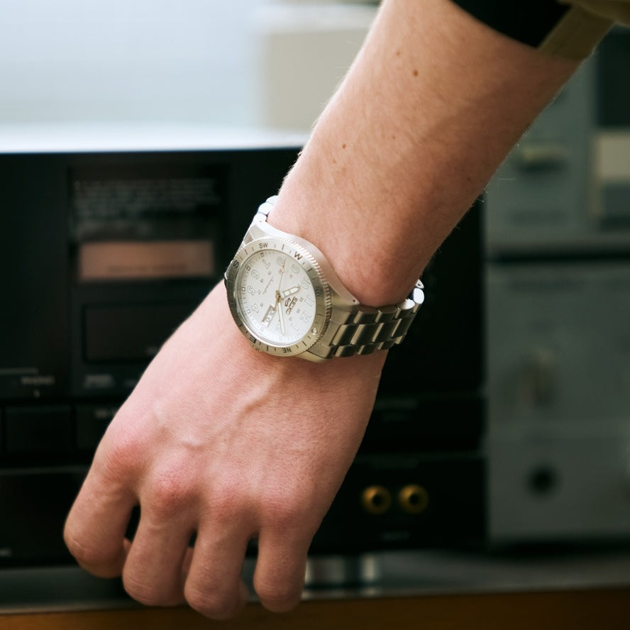 HDB007 5 Sports Field Series 41mm - White on Bracelet