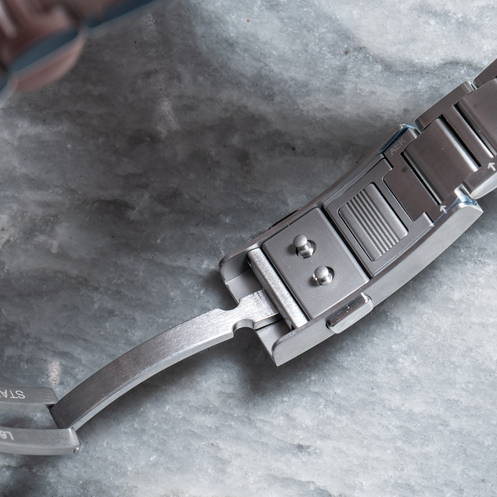 HydroConquest 39mm - Blue on Bracelet