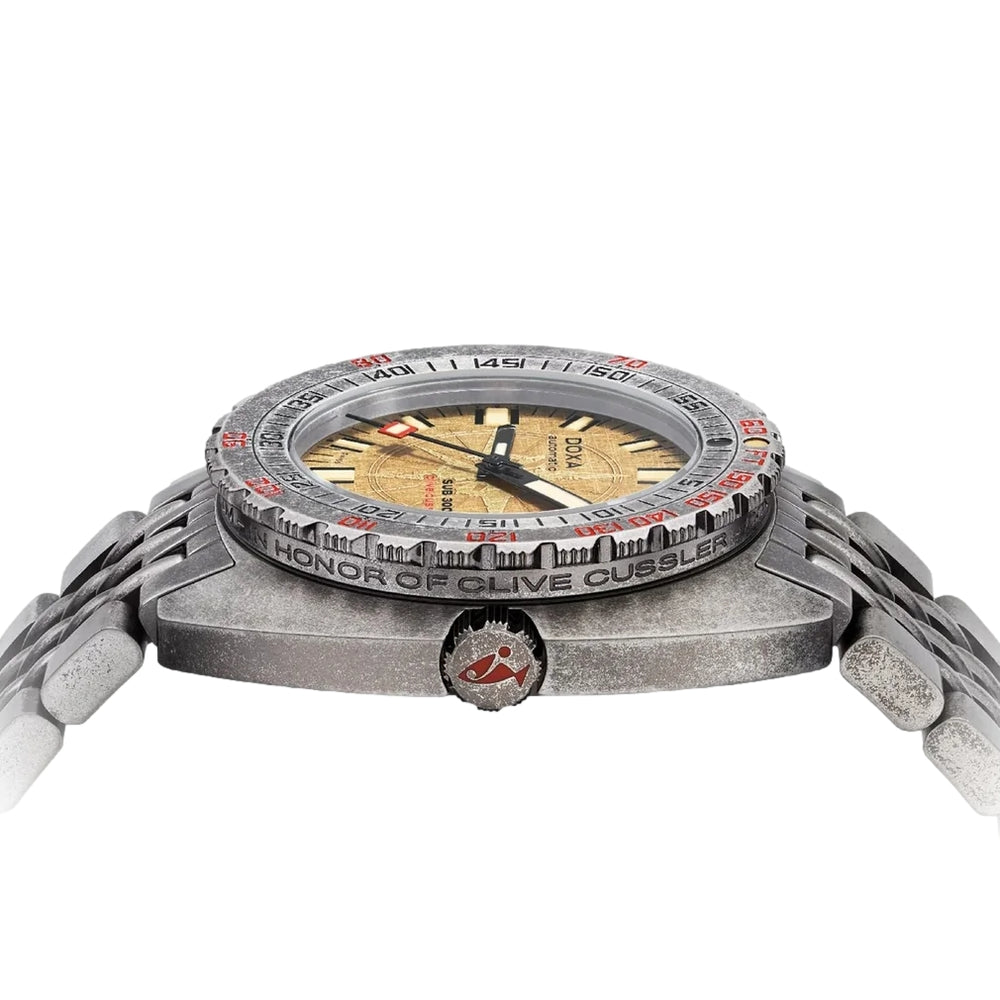 SUB 300T Clive Cussler 42.5mm - Gold on Bracelet
