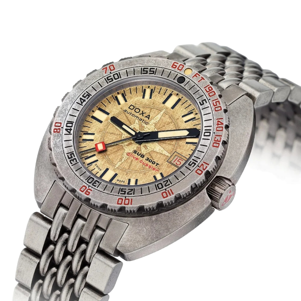SUB 300T Clive Cussler 42.5mm - Gold on Bracelet