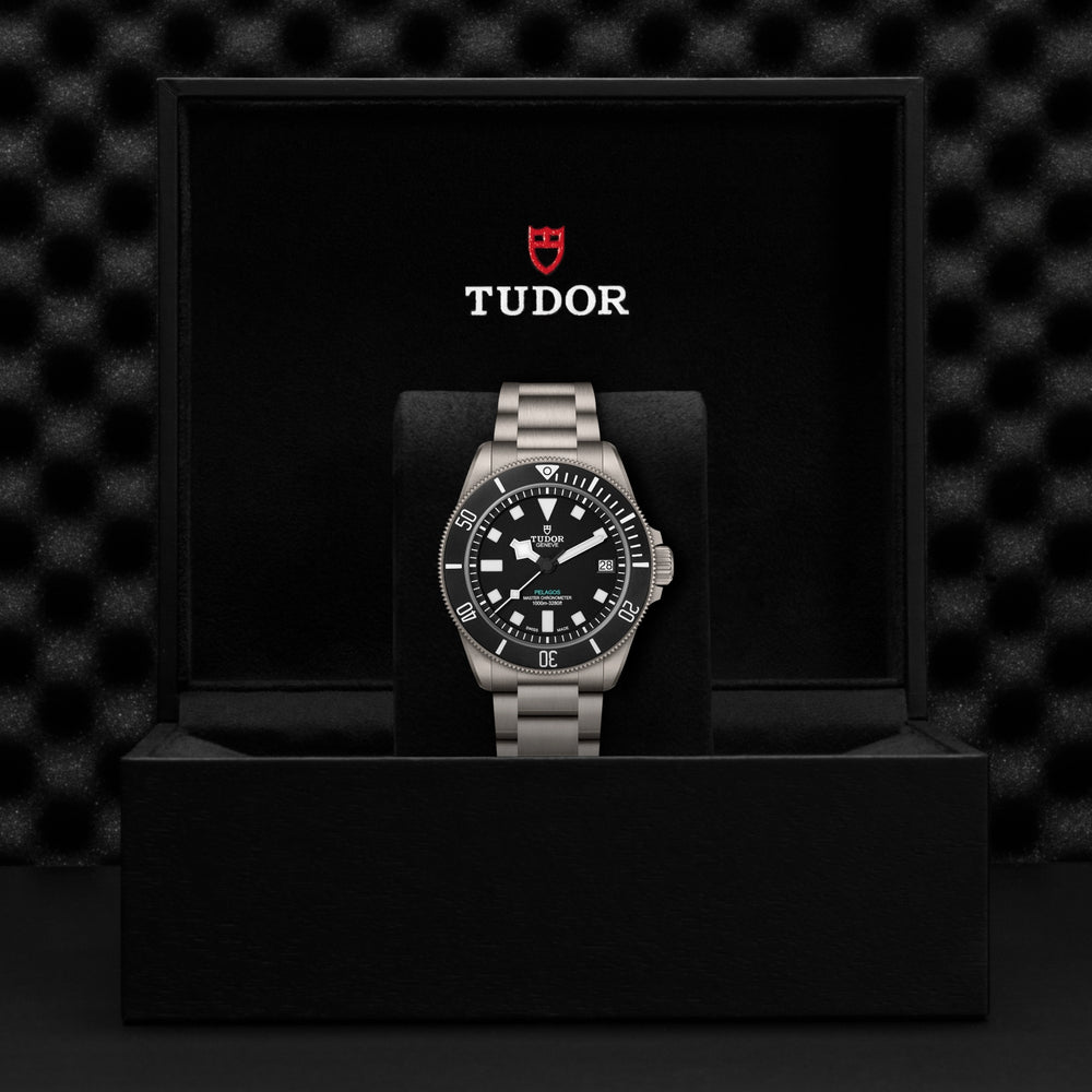 Pelagos Ultra Titanium 43mm - Black on Bracelet w/ Extra Rubber Strap