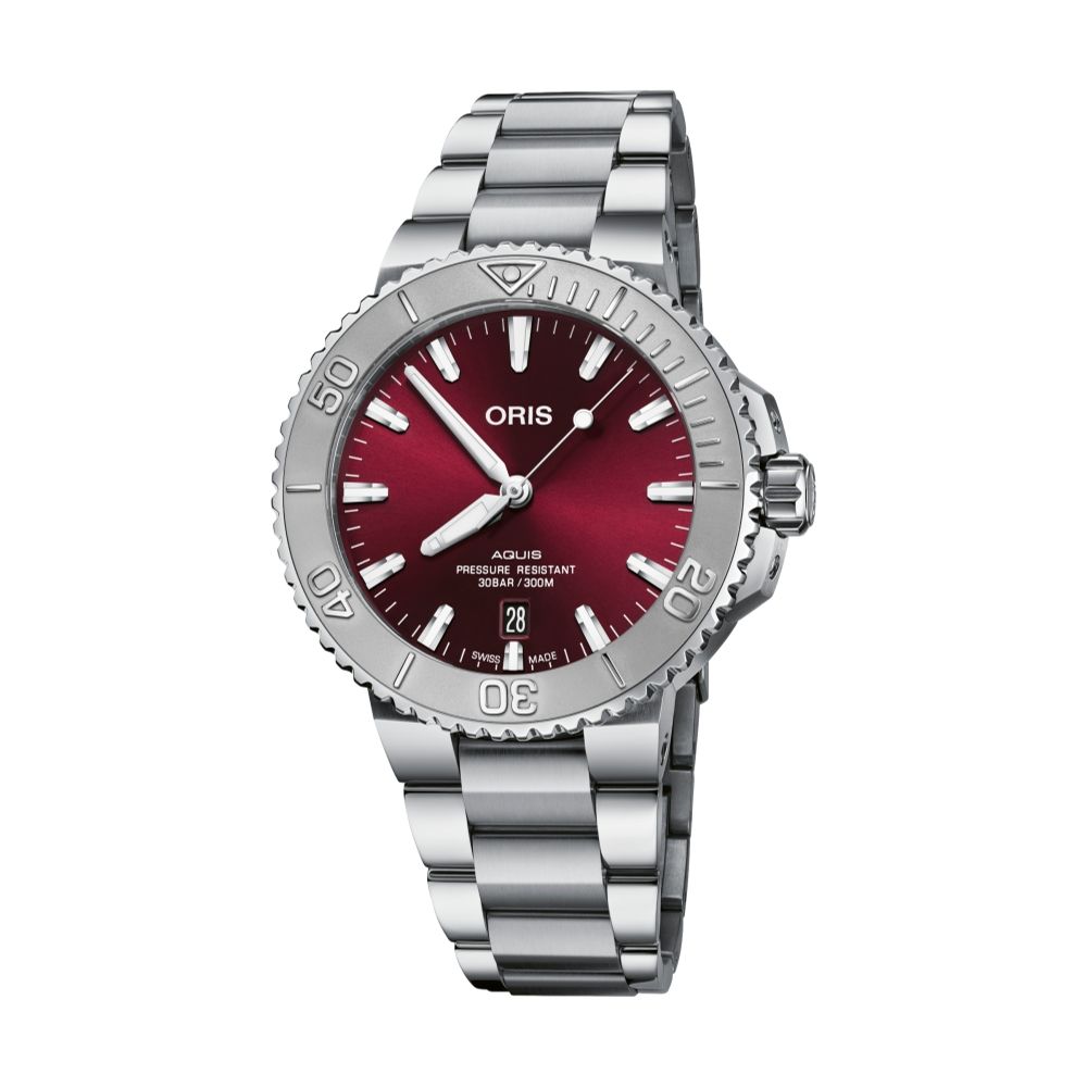 Aquis Date Relief 41.5mm - Red on Bracelet